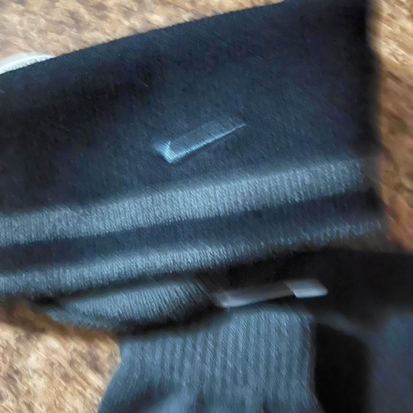 Boys Nike Swoosh Reversible Beanie Hat & Gloves - Picture 4 of 4